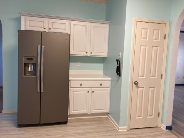 Building Photo - 537 Treymoor Lake Cir