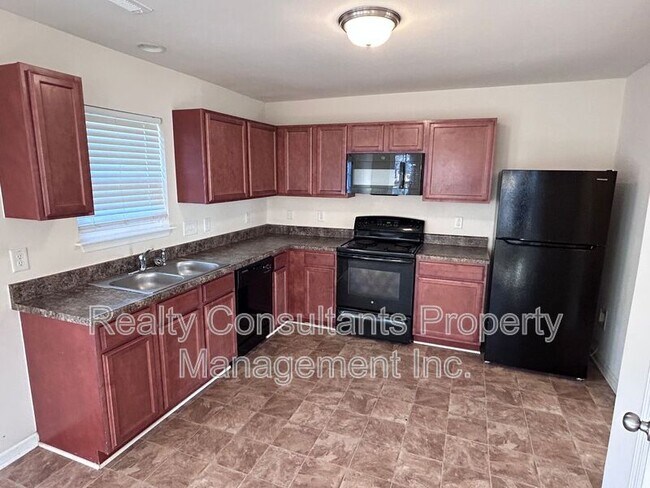 Building Photo - 482 Sandybrooke Dr