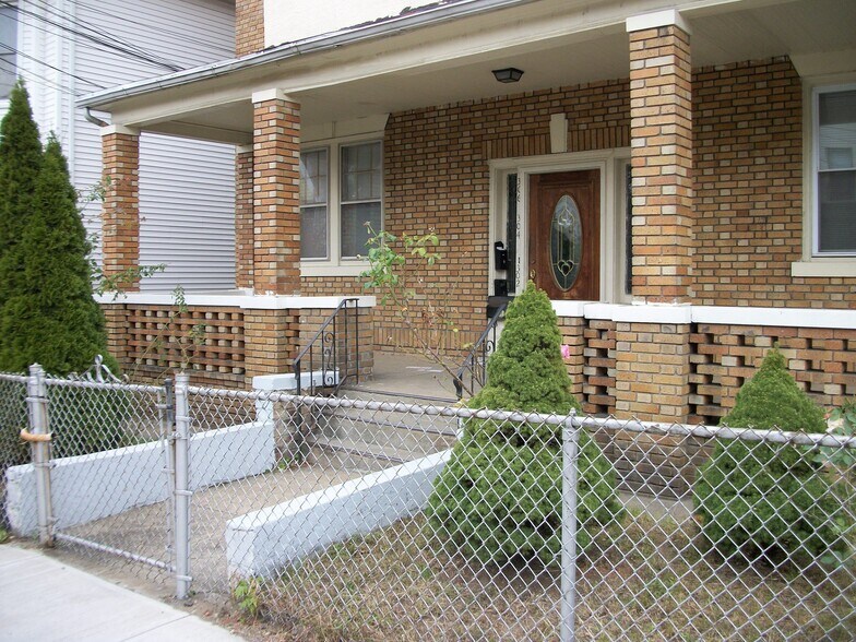 Building Photo - 306 Madison Ave