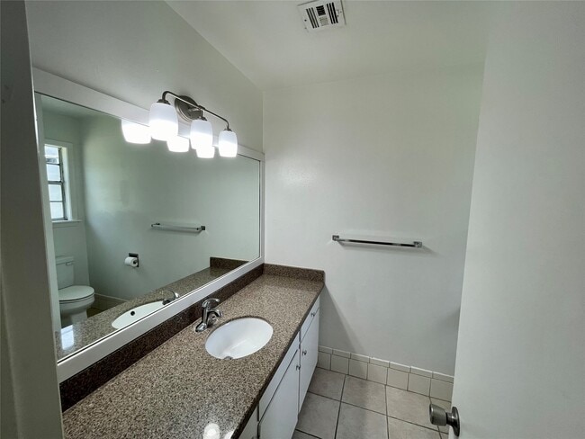 Building Photo - 617 Fostoria Ln