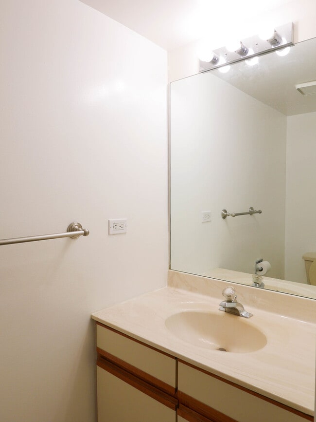 Building Photo - 1428 W Sapphire Dr