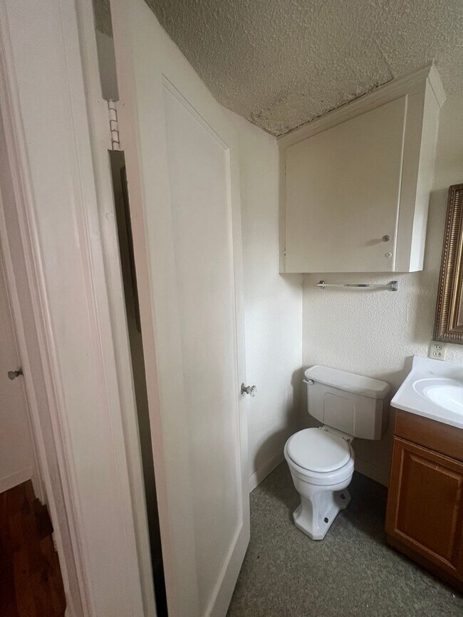 Building Photo - DwyW