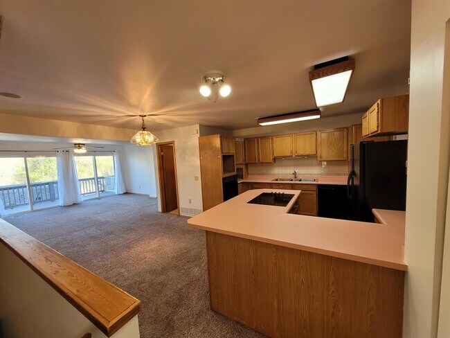 Building Photo - 480 N Limit St