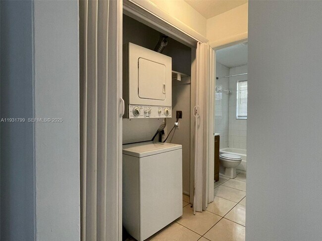 Building Photo - 4951 Wedgewood Way