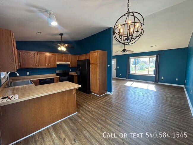 Building Photo - 3615 Ellen Dr