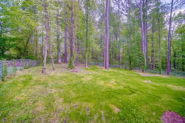 Building Photo - 2218 Woodfern Dr