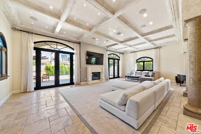 Building Photo - 458 Flores St