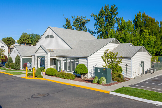 Building Photo - Richland Court Apartments