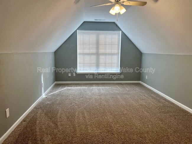 Building Photo - 213 Piney Woods Ln
