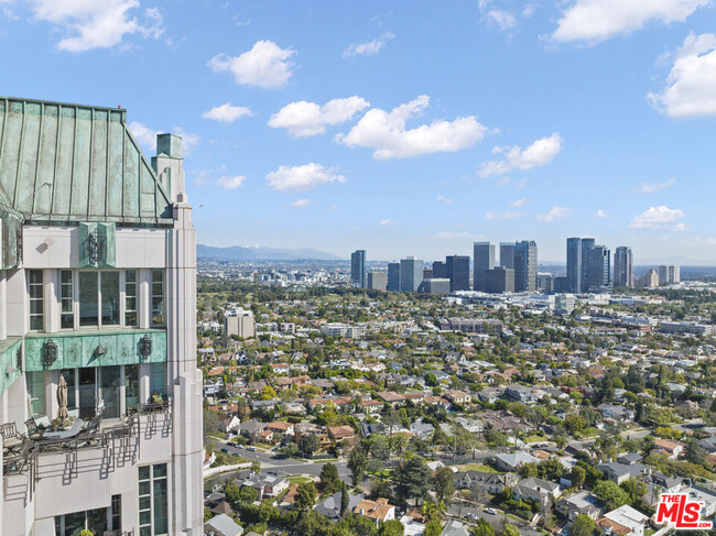 Building Photo - 10580 Wilshire Blvd