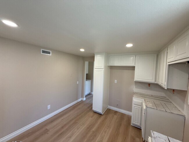 Building Photo - Beautiful Brentwood Model home for Rent in...