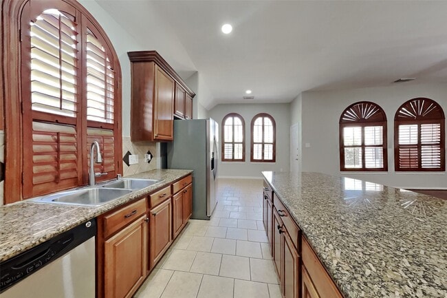 Building Photo - 20743 Oakhurst Park Dr