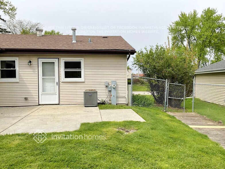Building Photo - 735 Burr Oak Dr