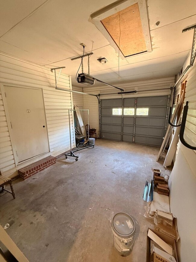 Building Photo - Fully Updated 3BR Home with Quartz Counters & Fenced Yard