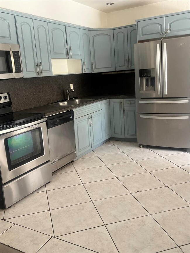 Building Photo - 2639 Fletcher Ct