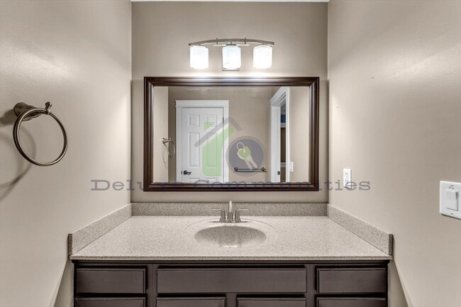 Building Photo - Beautiful Spacious 4 Bedroom Kentwood Home