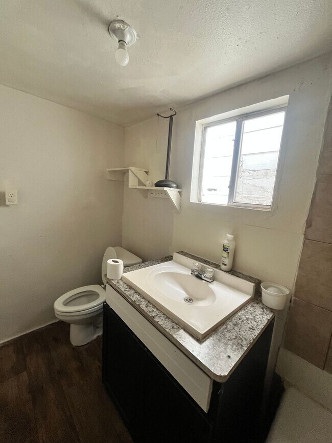 Building Photo - 206 Spruce St