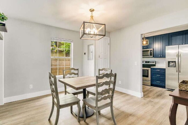 Building Photo - Charming 3-Bedroom, 2-Bath Home Near Downtown Pensacola