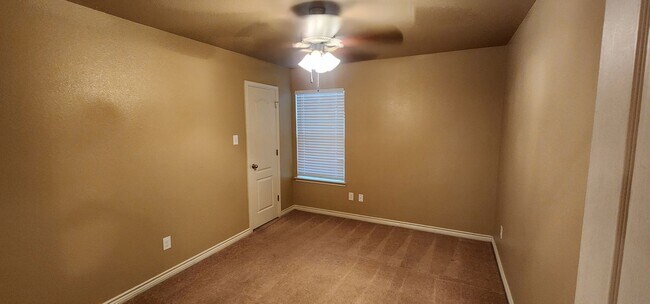 Building Photo - 5605 Settlers Ct