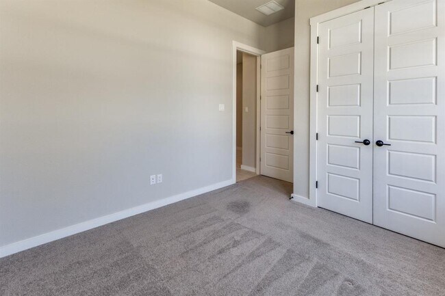 Building Photo - 1410 Sawmill Xing