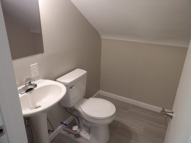 Building Photo - 286 Zandale Dr