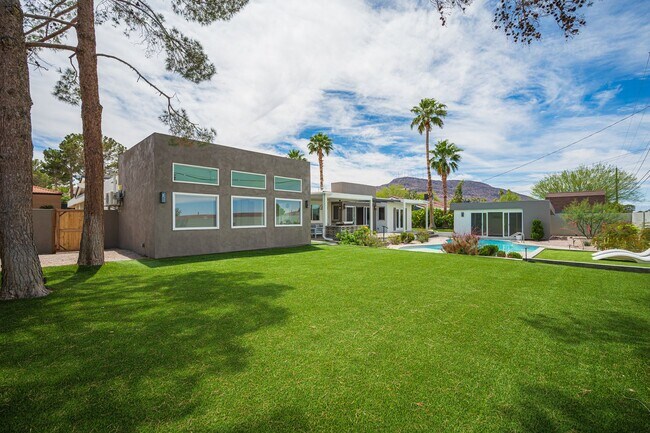 Building Photo - European-inspired Mid-Century Henderson Home!