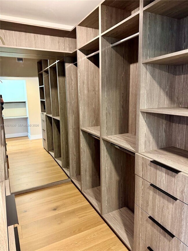 Building Photo - 2800 Island Blvd