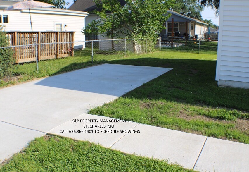 Building Photo - 404 Tecumseh St