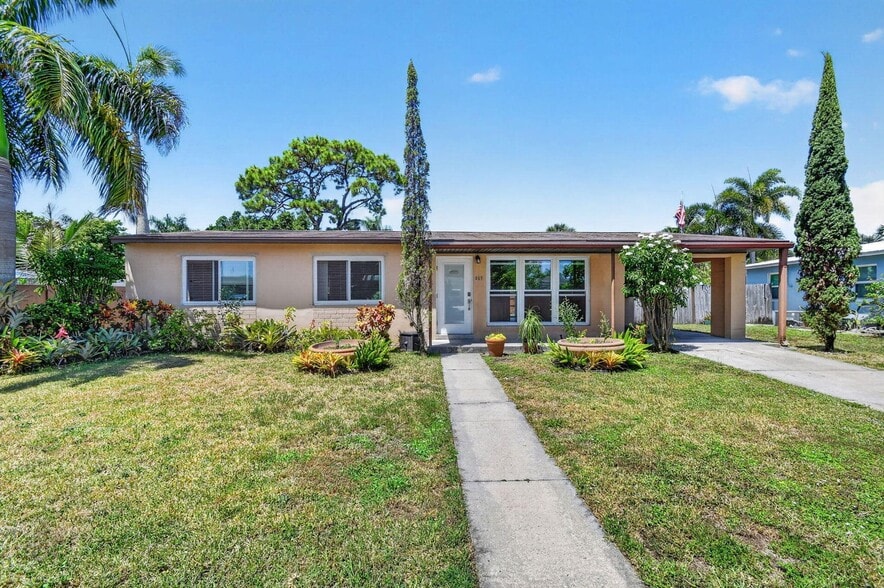 Building Photo - 907 Wright Dr
