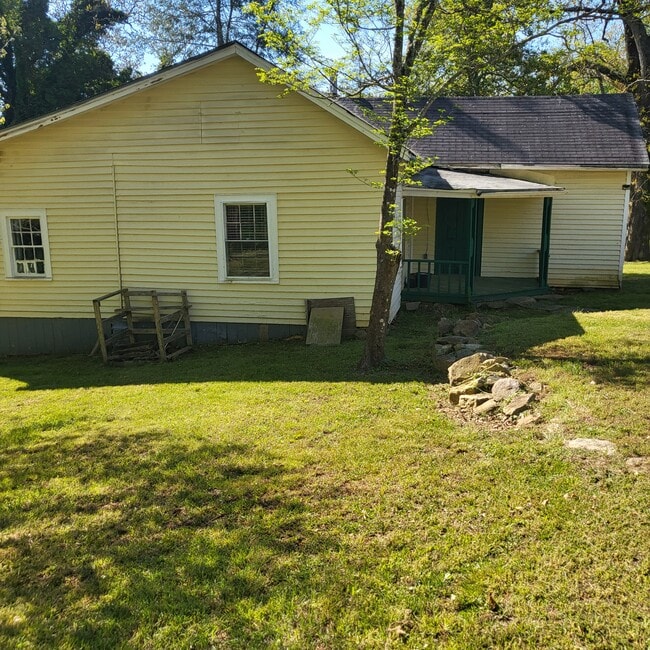 Building Photo - 825 Old Habersham Mill Rd