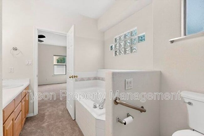 Building Photo - 10139 Arroyo Crest Dr NW