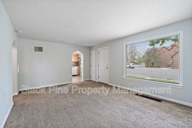 Building Photo - 4820 W.Franklin St.