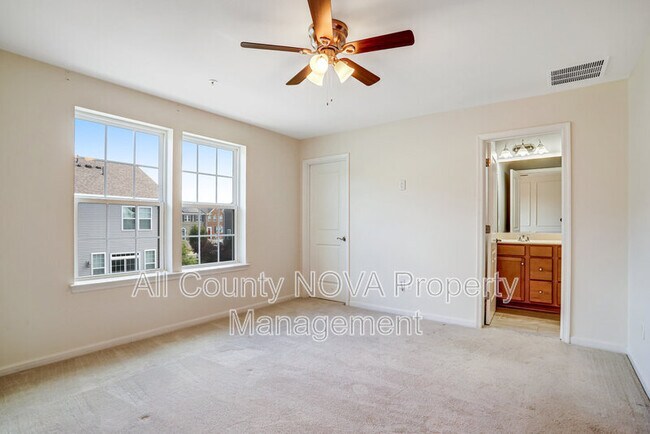 Building Photo - 2908 Pinebrook Rd