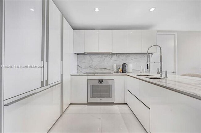 Building Photo - 10201 Collins Ave