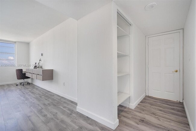 Building Photo - 825 Brickell Bay Dr