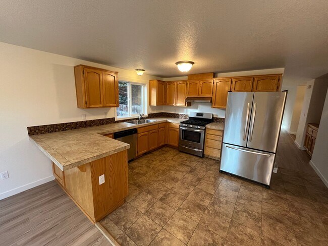 Building Photo - 3 Bed/2 Bath Single Level Home in NE Bend - Near St. Charles