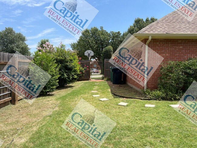 Building Photo - Beautiful 3 Bedroom W/ Move In Special