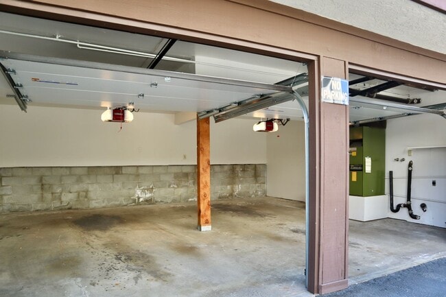Building Photo - Charming 2-bedroom condo - Mission San Jos...