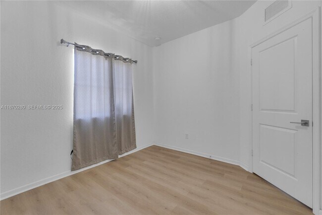 Building Photo - 3529 NW 29th Pl