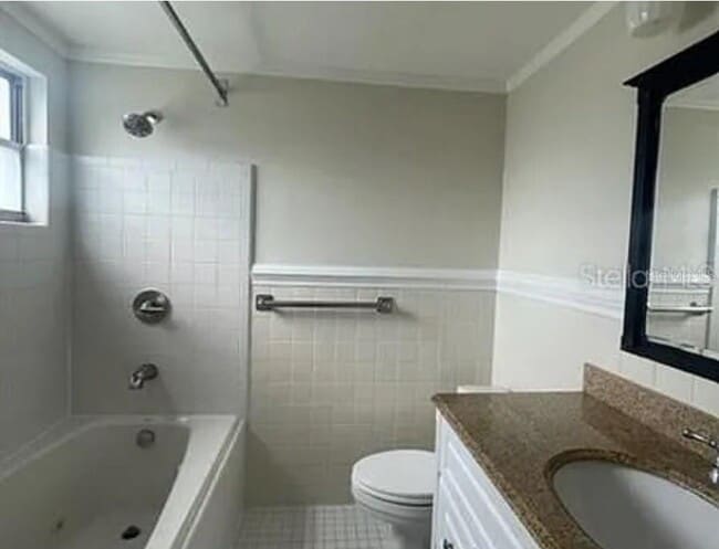 Building Photo - 1305 Carr Dr