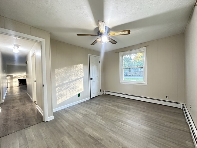 Building Photo - 135 S Pierce Rd