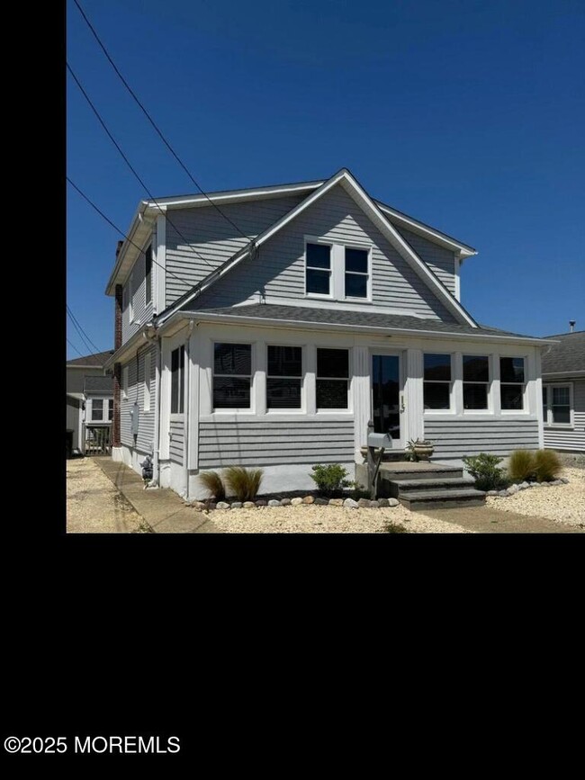 Primary Photo - 107 Bond Ave