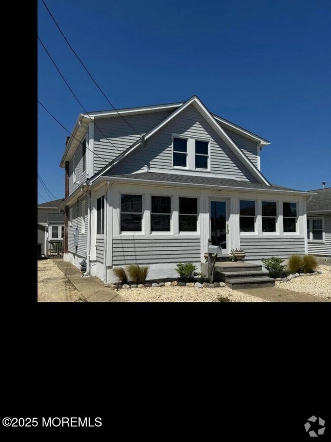 Building Photo - 107 Bond Ave