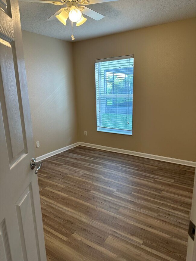 Building Photo - Beautiful Home Located in Great Community with all the Amenities.