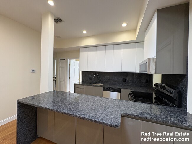 Building Photo - 1801 Beacon St