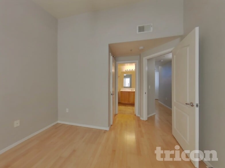 Building Photo - 16825 N 14th St