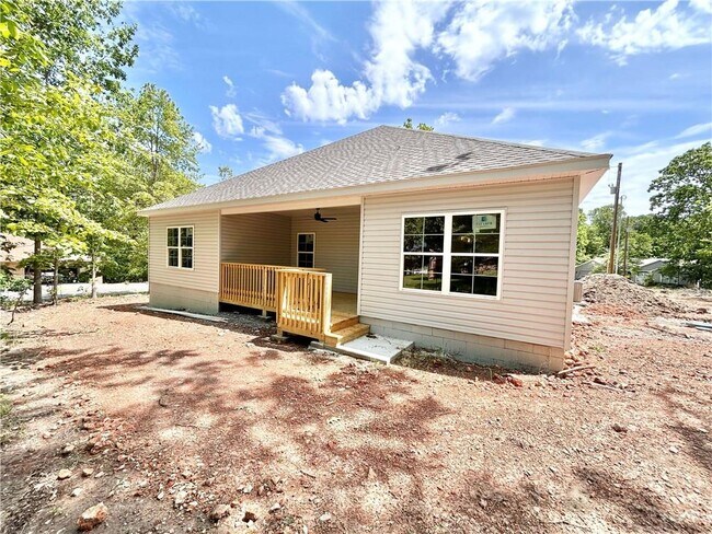 Building Photo - 8 Kirkdouglas Ln