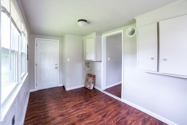 Building Photo - Full gut remodel! All new everything!! Come check it out.