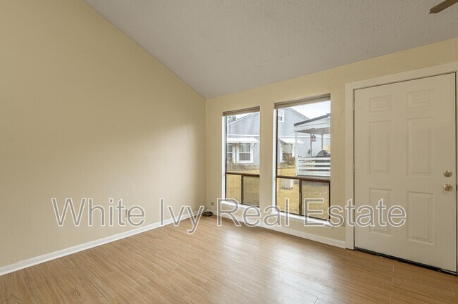 Building Photo - 76 Westwood Dr W