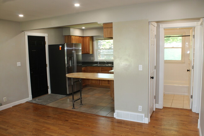 Building Photo - 63 Holly Dr